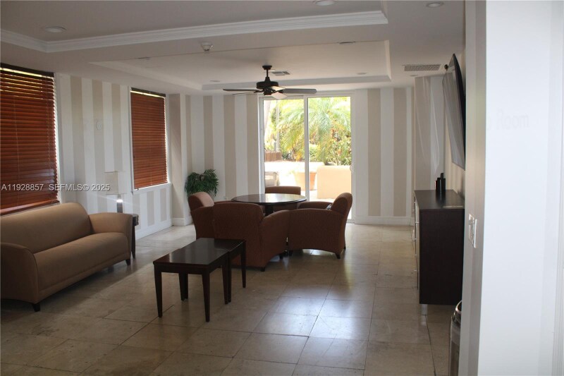 Building Photo - 520 SE 5 Ave