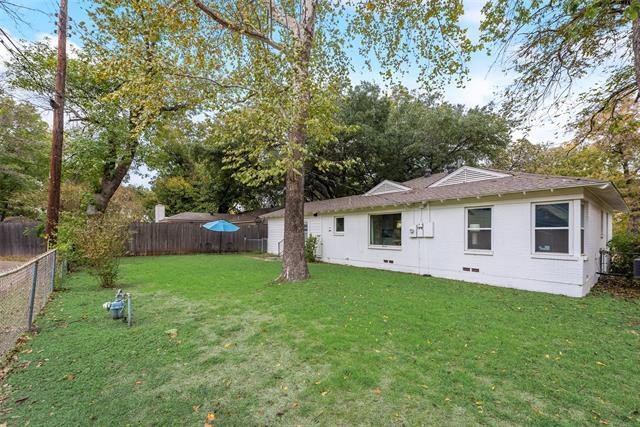 Building Photo - 3808 Shorecrest Dr