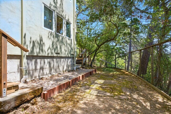 Building Photo - Gorgeous 4 bedroom home in Greenbrae with ...
