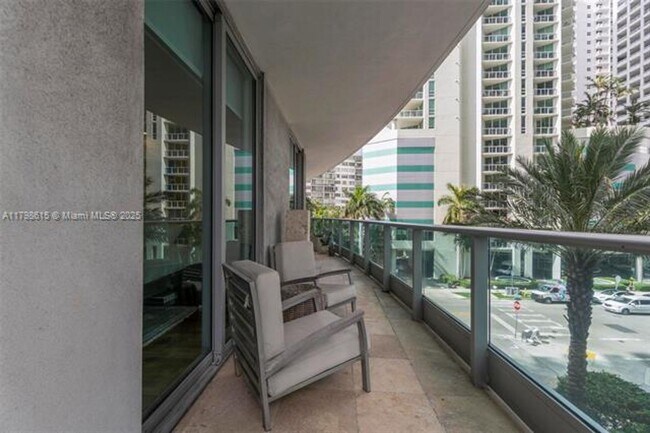 Building Photo - 1331 Brickell Bay Dr
