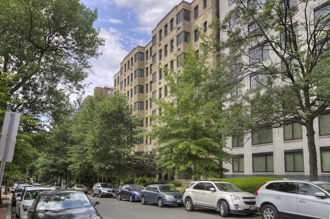 Building Photo - 1010 25th St NW