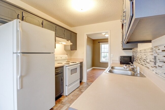 Building Photo - Amazing Home With Fireplace and Hardwood Flooring in Whitehall Subdivision