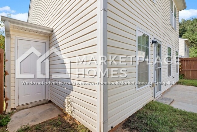 Building Photo - 600 Henni Cir