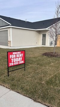 Building Photo - 16826 Kashmir St