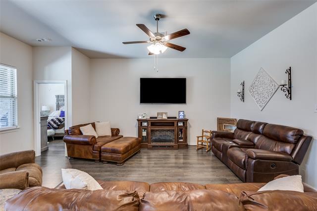 Building Photo - 900 Honey Maple St