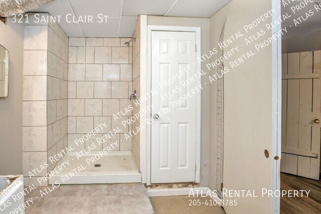 Building Photo - 321 St Clair St