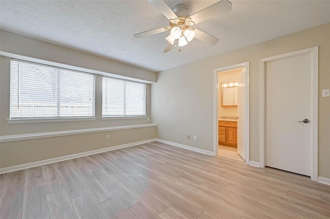 Building Photo - 2928 Laurelridge Dr