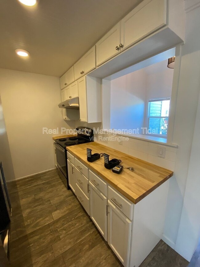 Building Photo - 430 Falling Ln