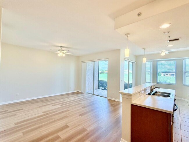 Building Photo - 819 Fairwaycove Ln