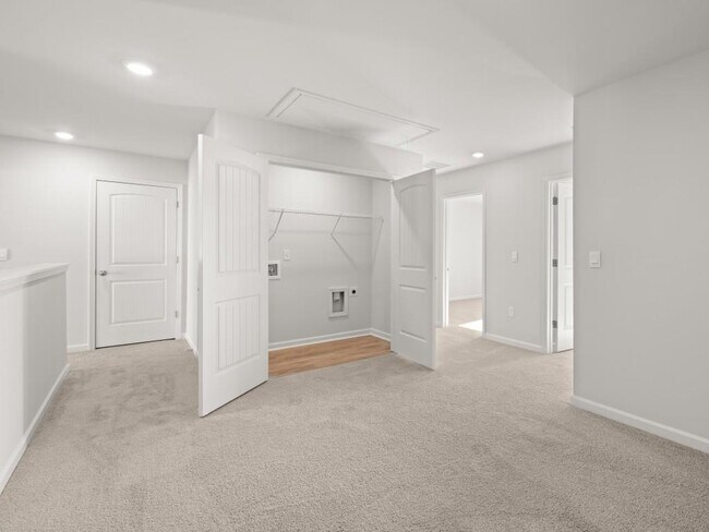 Building Photo - 102 Hughes Pl Dr