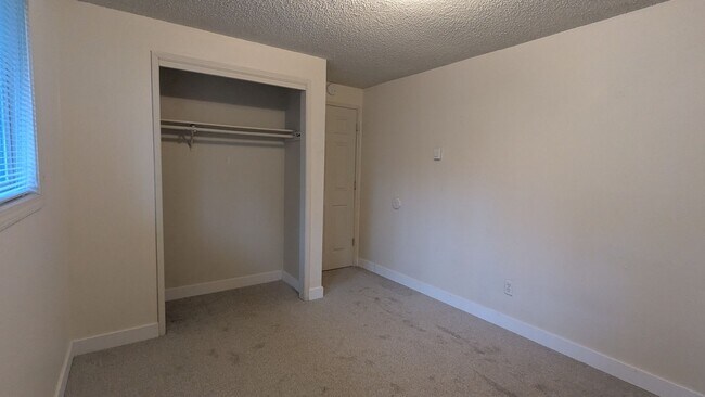 Building Photo - 14616 NE Coast Pine Ct