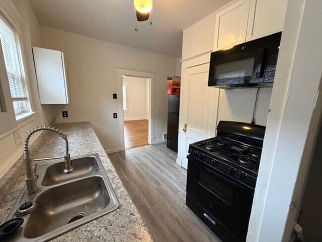 Building Photo - COMING SOON: Heavenly Haven on Hornsby **Section 8 Friendly!**