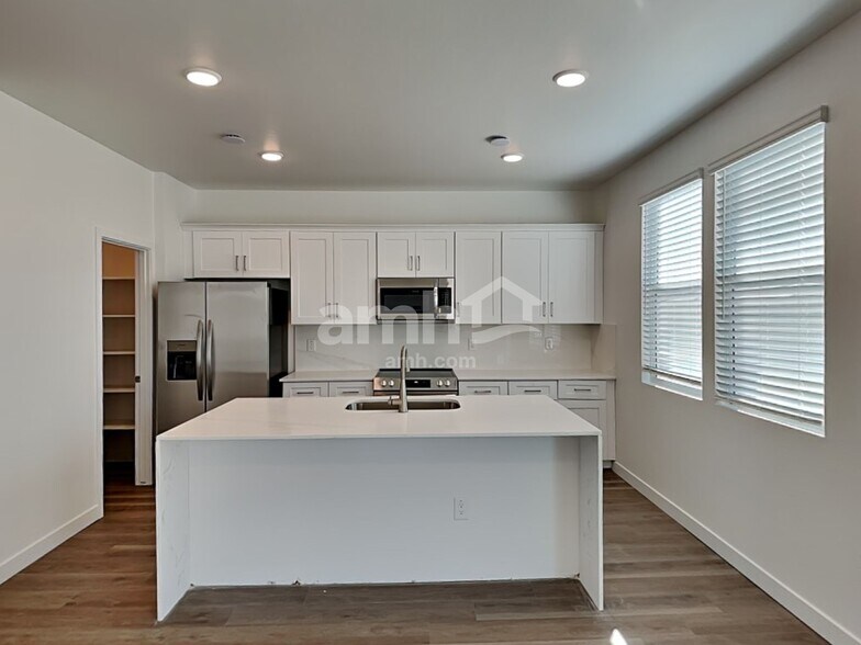 Building Photo - 25764 N 184th Dr