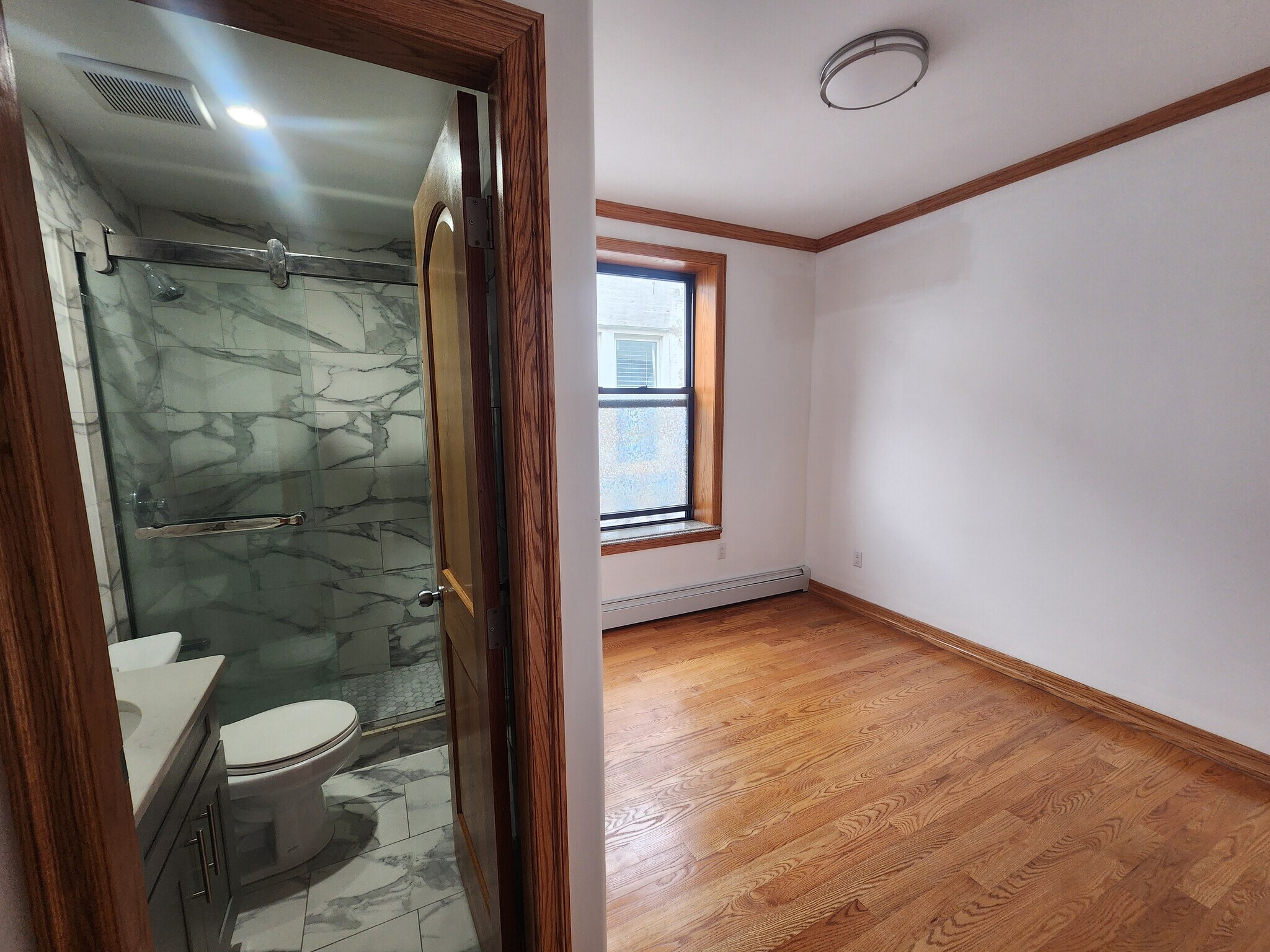 Master's bedroom with the 2nd full bathroom - 13259 Maple Ave