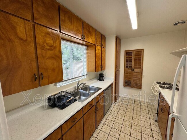 Building Photo - 430 Avenida Ortega