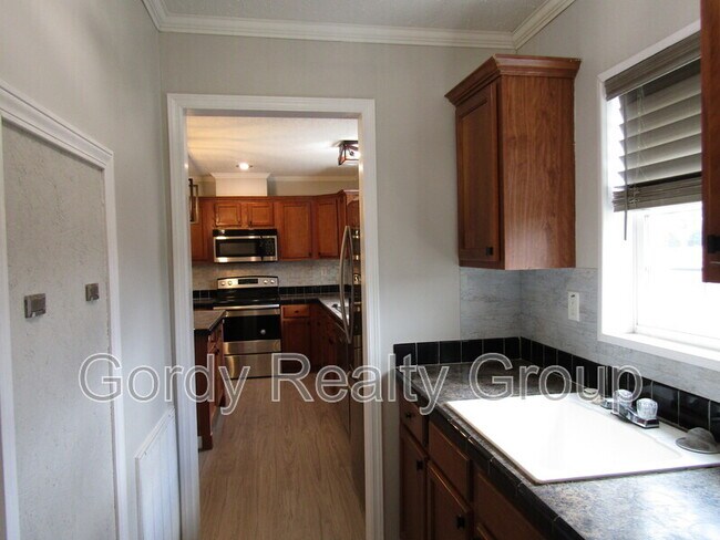 Building Photo - 5493 Willis Rd