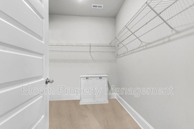 Building Photo - 130 Lilac Grv Wy