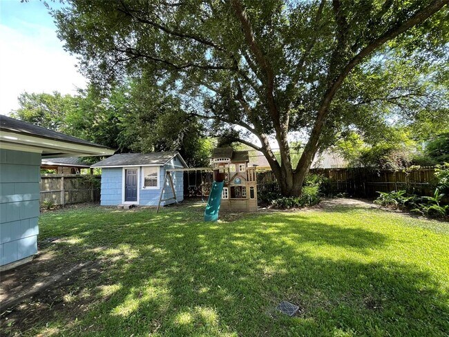 Building Photo - 3229 Westridge St