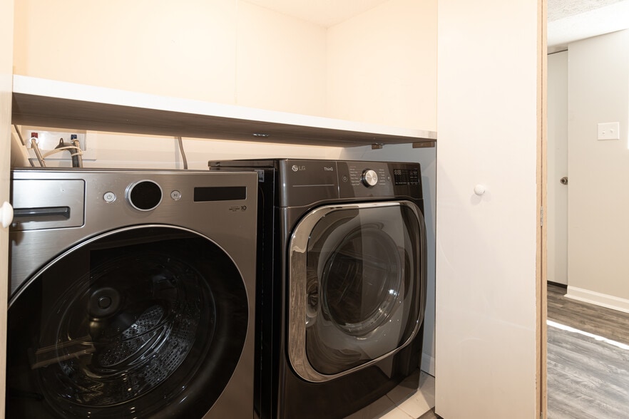 Building Photo - 6558 Gildar St