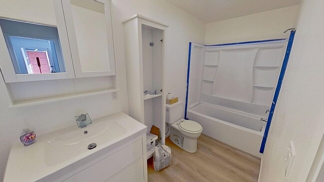 Building Photo - Amazing One Bedroom/ One Bath La Goleta Condo