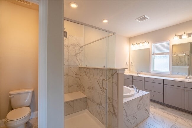 Building Photo - 7800 Manilla Dr