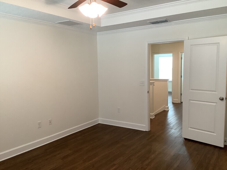 Building Photo - 4522 Birdsong Dr