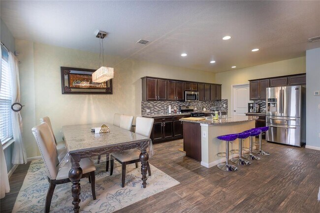 Building Photo - 14919 Hartsmith Dr