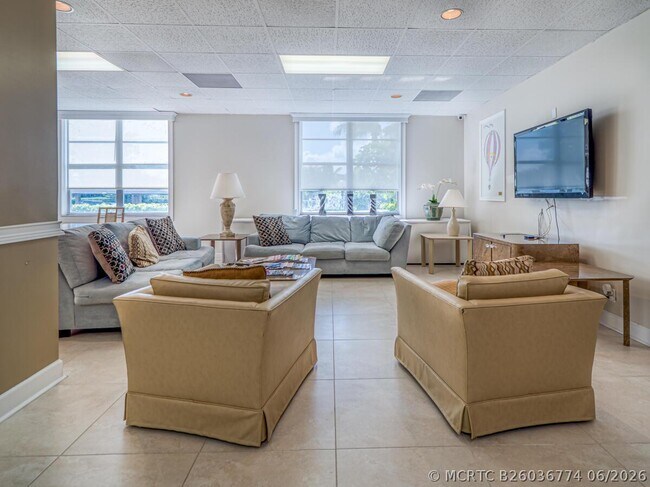 Building Photo - 2851 S Ocean Blvd