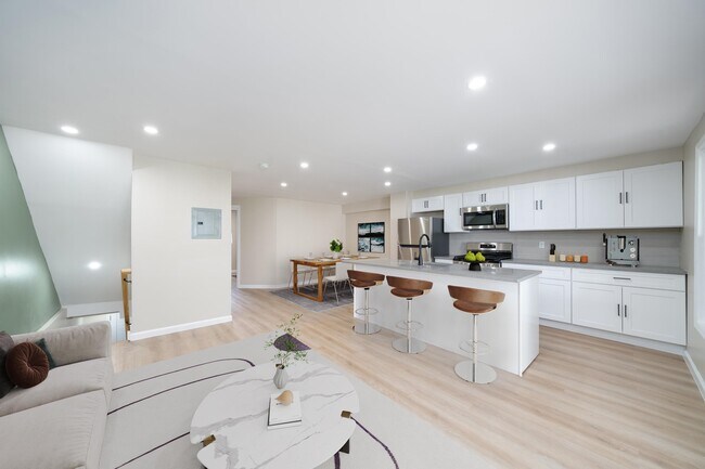 Building Photo - 171 VAN HORNE St