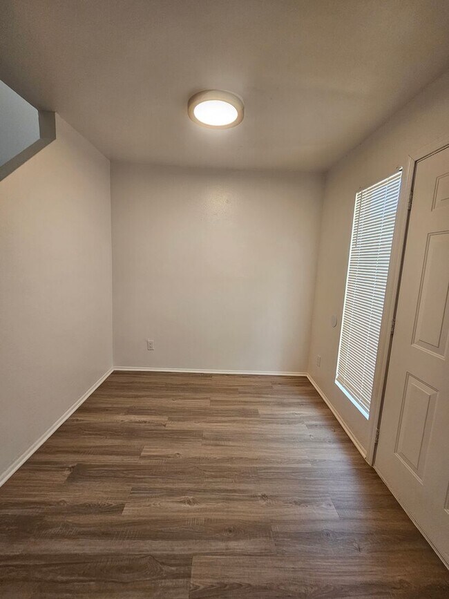 Building Photo - 1715 E Pepper Cir