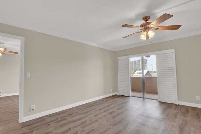 Building Photo - 1036 US-1