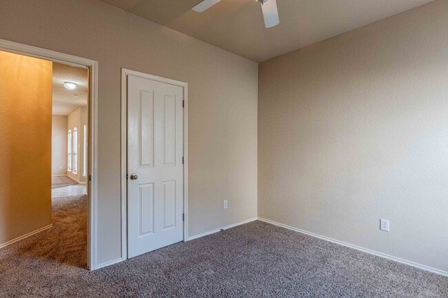 Building Photo - 906 Ashbury Bluff
