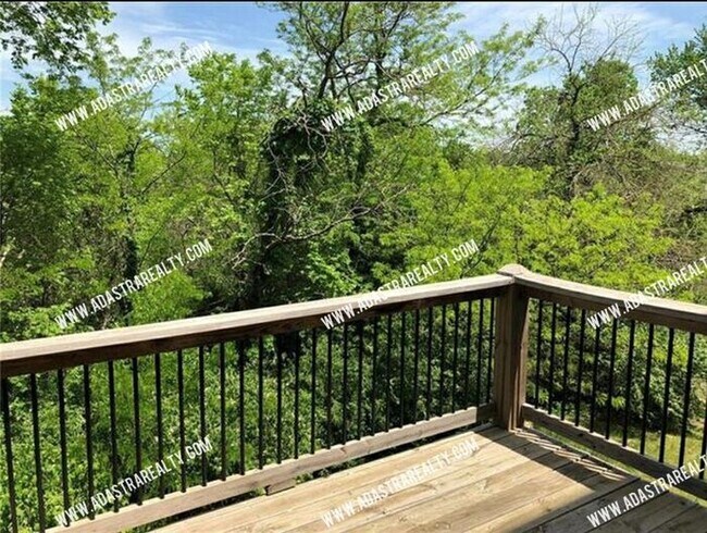 Building Photo - Beautiful and Spacious Olathe Townhome-Available in AUGUST!!!