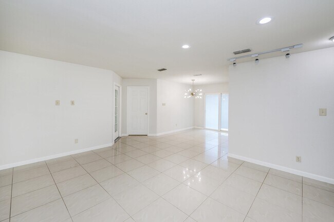 Building Photo - 9001 Taiga Ct