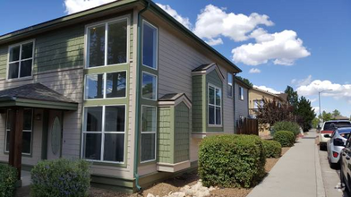 Building Photo - 1520 E Helen Way