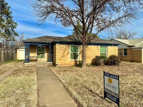 Building Photo - If You’ve Been Looking for Cozy, This Might Be It | 2/1 Pre-Leasing For 8/1