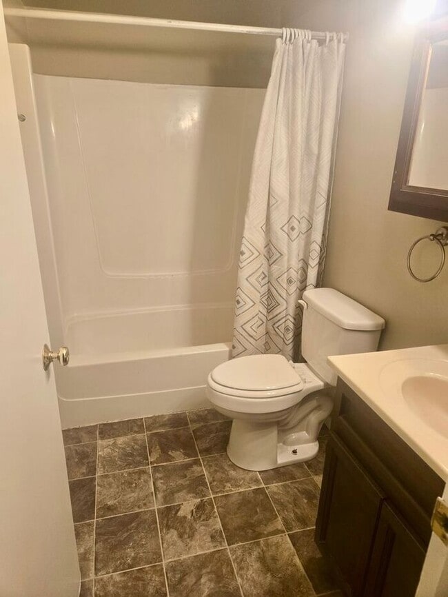 Building Photo - 2 Bed Duplex in Bridgman with attached garage!