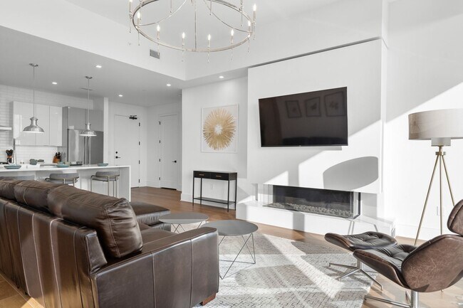 Building Photo - Premier Penthouse Suite at Seven 88 West Midtown-