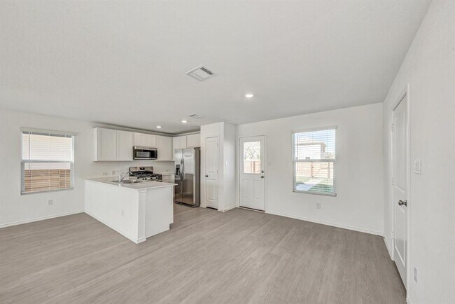 Building Photo - 367 Keefer