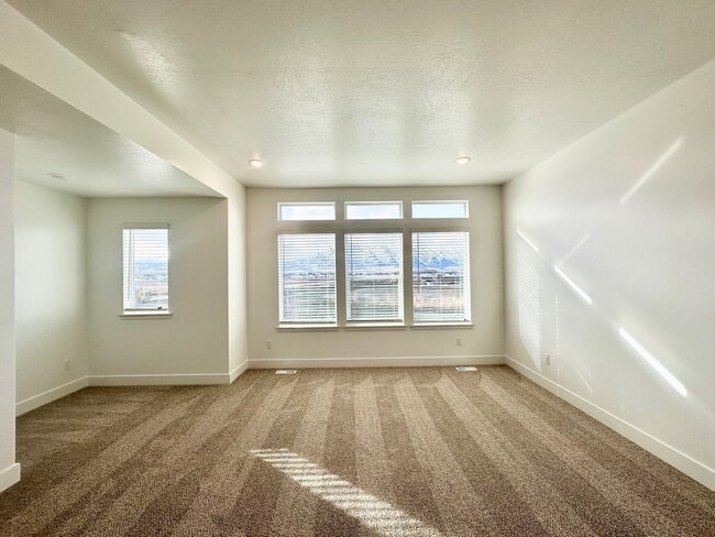 Building Photo - Springville TH 757