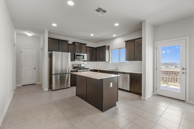 Building Photo - 466 Spinnaker Loop