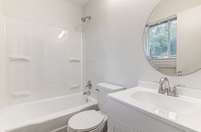 Building Photo - Windsor Park 3/2 unit TOTAL REMODEL!