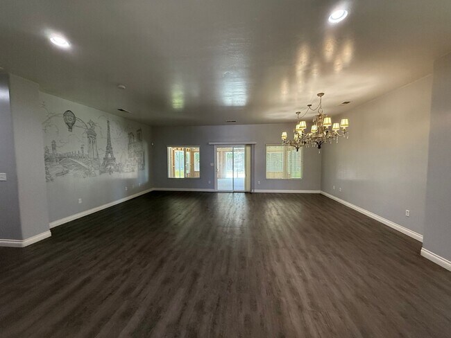 Building Photo - 10919 Golden Valley Dr