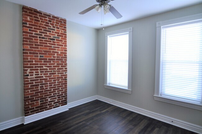 Building Photo - 2711 Arsenal St