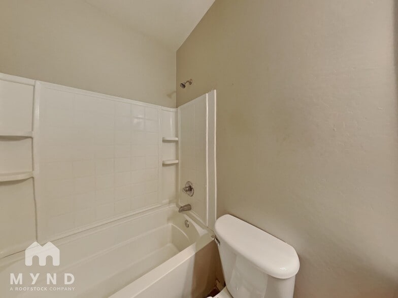 Building Photo - 6315 S 25th Dr