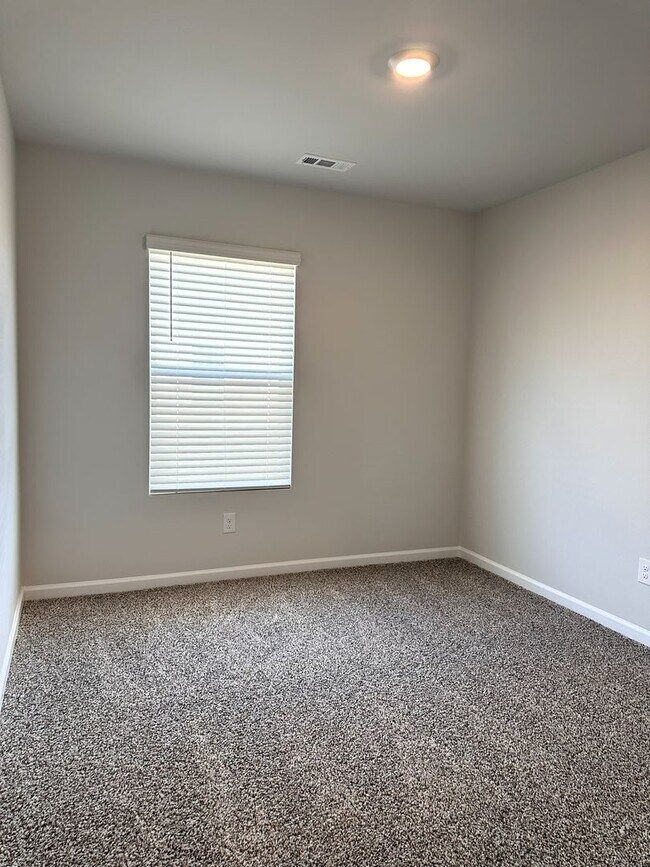 Building Photo - 205 Chubbs Ln