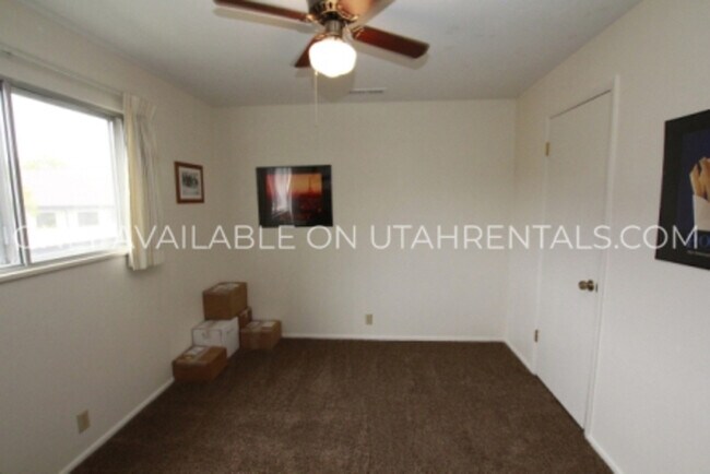 Building Photo - 258 W Garden Park