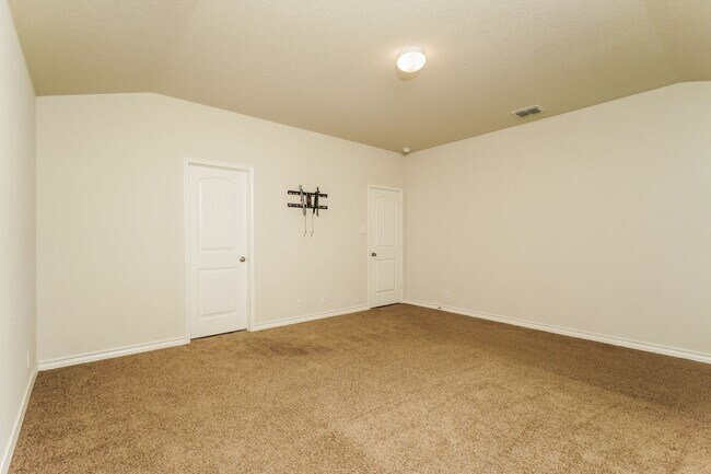 Building Photo - First time rental! 5 bedroom located in the desirable Redbird Ranch Subd.