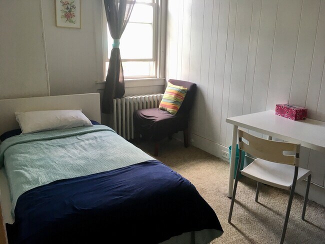 Building Photo - 2318 Eldridge St