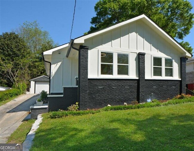 Primary Photo - 2203 Wingate St SW